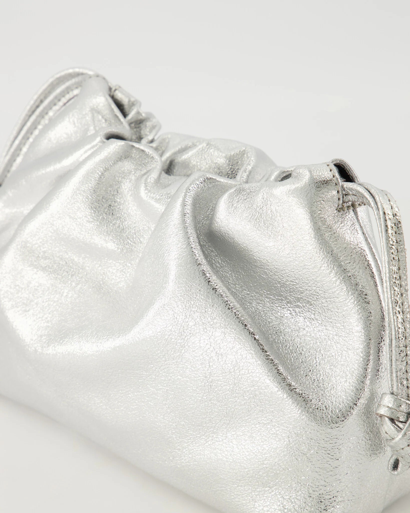 Leren crossbodytas Arela - zilver metallic