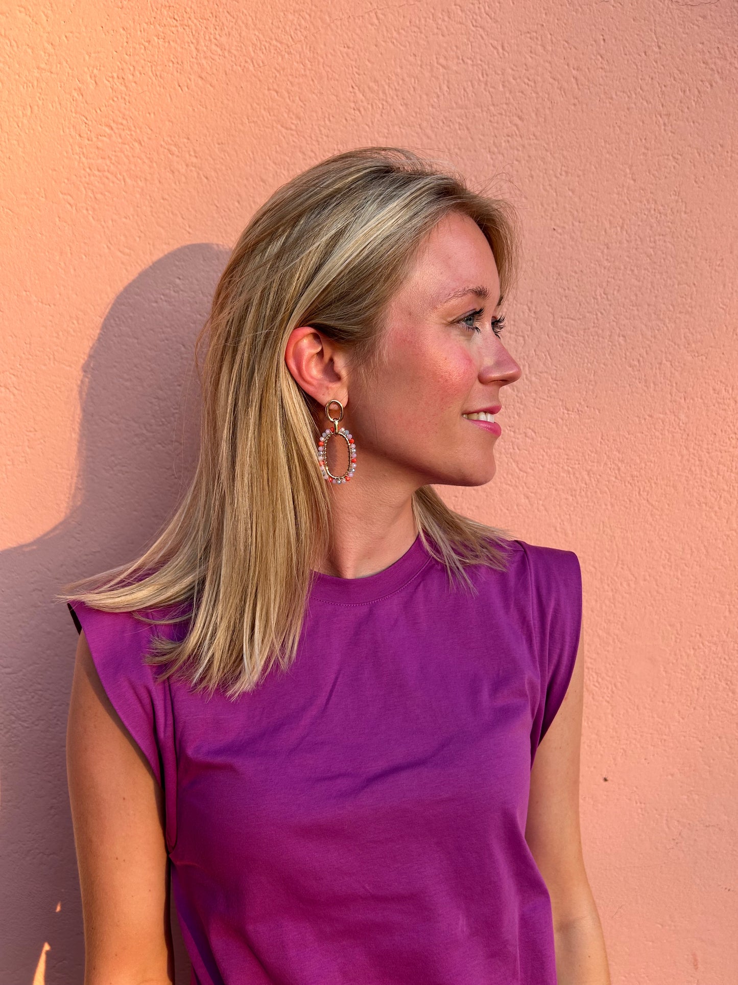 Oorhangers Ella goudkleurig met lila, roze en oranje kraaltjes